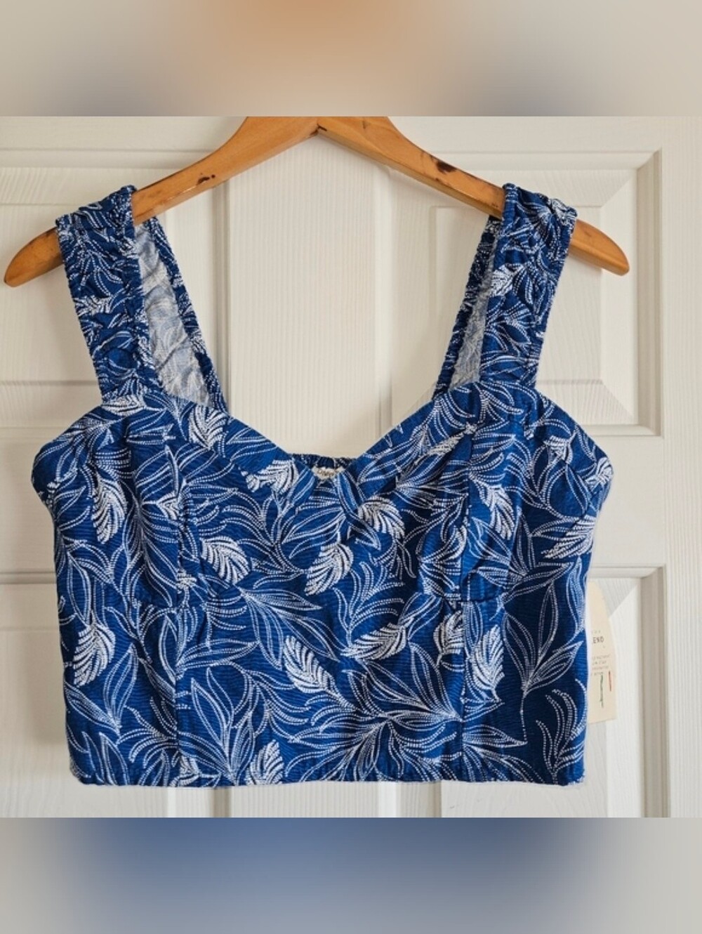 Cropped Tank Top With Stretch Back & Queen Anne Neckline sz L - Lined